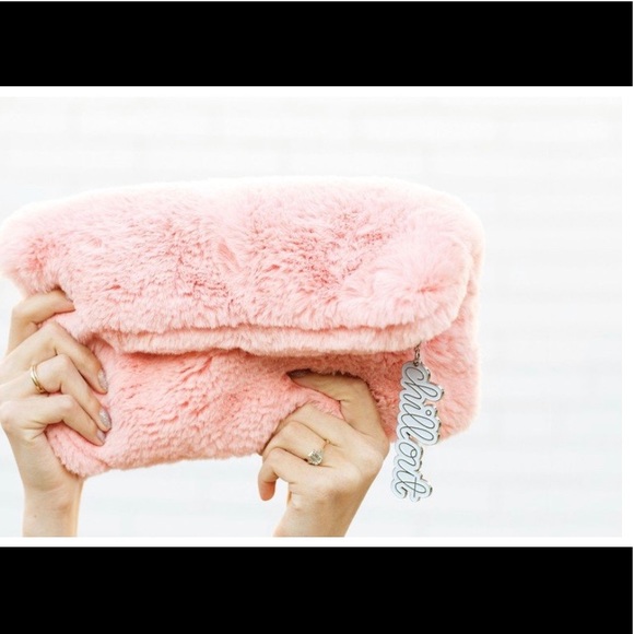 Can’t Clutch This Fur Clutch - Picture 1 of 1